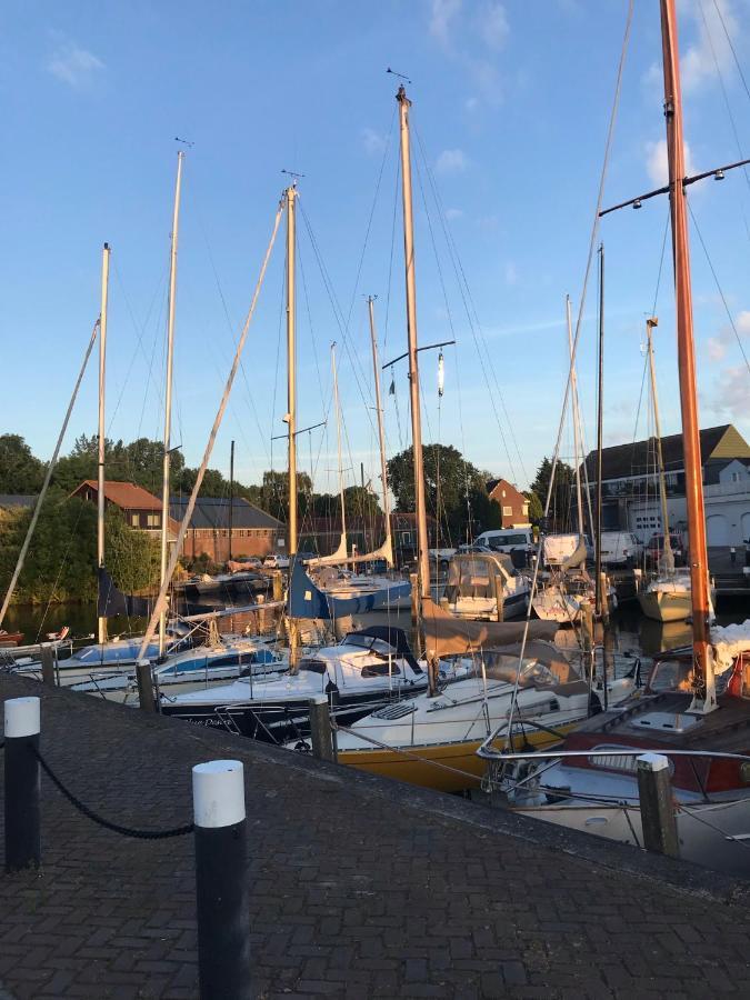 B&B Logeren Bij De Burgemeester Stad aan 't Haringvliet Экстерьер фото